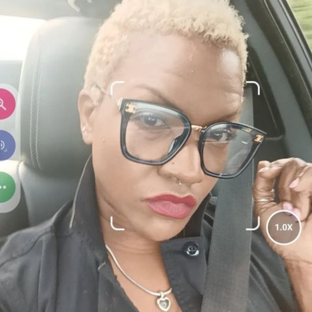 Meet your Posher, Raenette